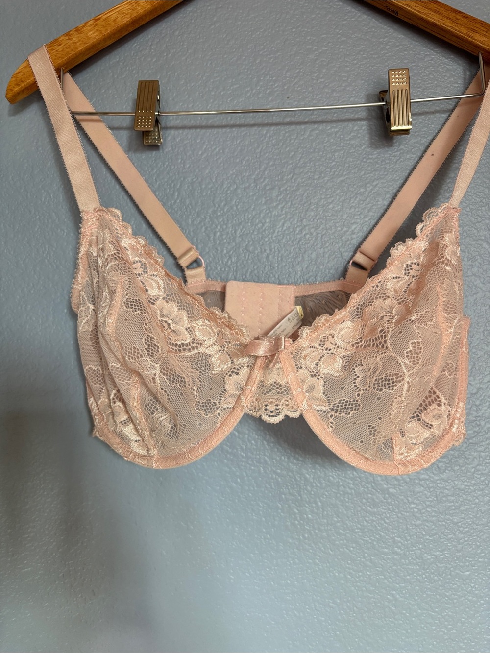 APT 9 pink feminine lace bra. Underwire. Size 38 DD